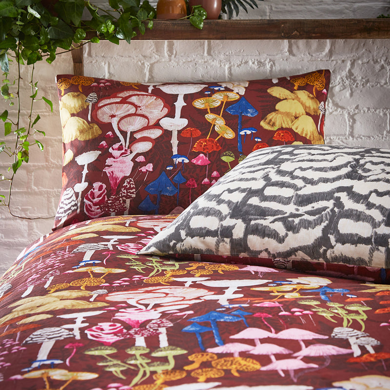 furn. Amanita Mushroom Duvet Cover Set in Redwood