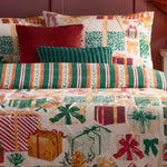  Green Bedding  - All Wrapped Up Reversible Printed Duvet Cover Set Emerald/Red furn.