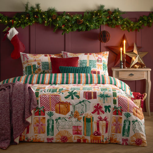  Green Bedding  - All Wrapped Up Reversible Printed Duvet Cover Set Emerald/Red furn.