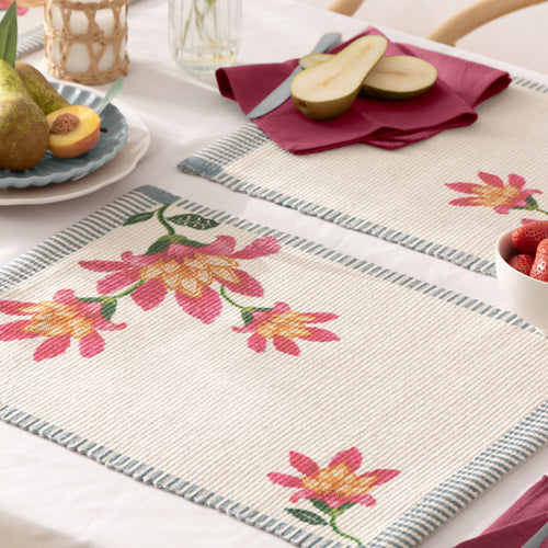 Floral Red Kitchen - Claudia Indoor/Outdoor Placemats Candy Red Wylder Nature