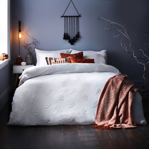 Yard Ghost Tufted Halloween 100% Cotton Duvet Cover Set in White 