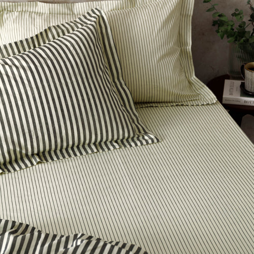  Bedding - Hebden  Fitted Bed sheet Black Yard