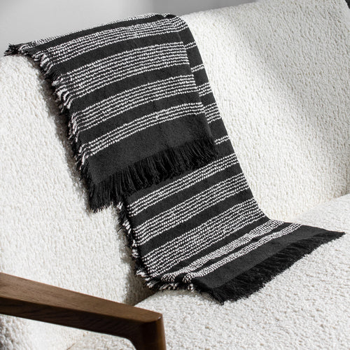 HÖEM Jour Woven Fringed Throw in Noir