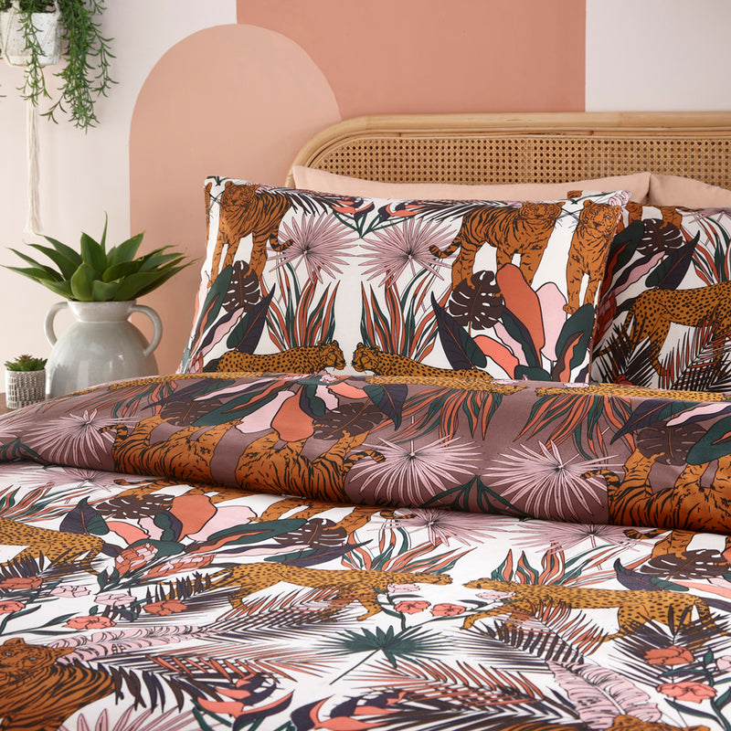 furn. Kaihalulu Floral Printed Reversible Duvet Cover Set in Cocoaberry