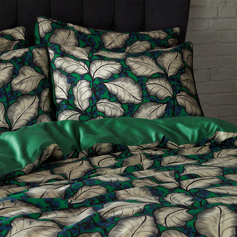 EW by Edinburgh Weavers Magali Tropical Printed Cotton Sateen Piped Duvet Cover Set in Emerald