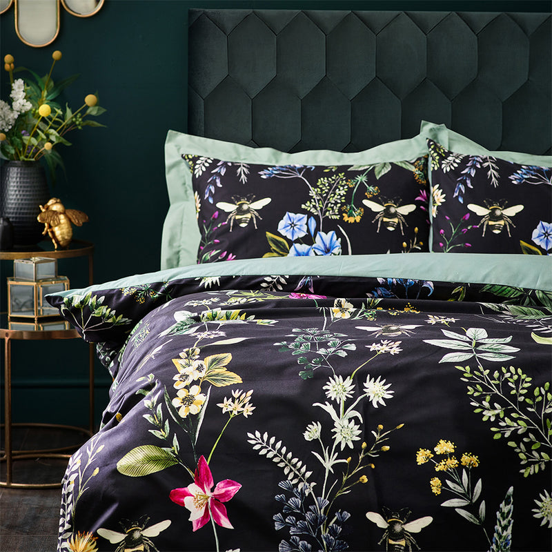 Wylder Midnight Bee Floral Velvet Duvet Cover Set in Black