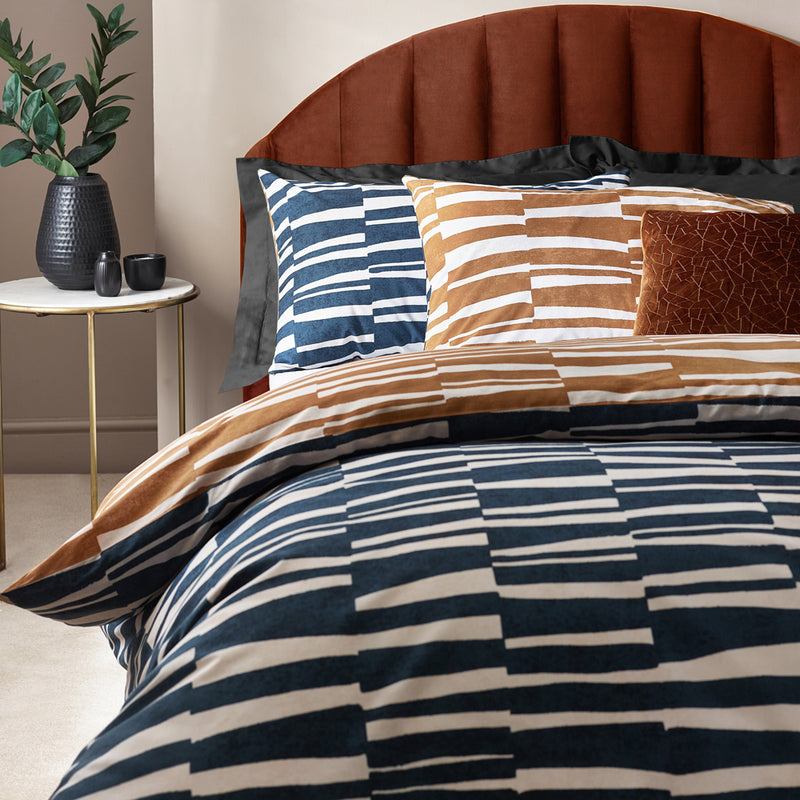 HÖEM Piper Abstract Cotton Rich Reversible Duvet Cover Set in Dusk/Bronze