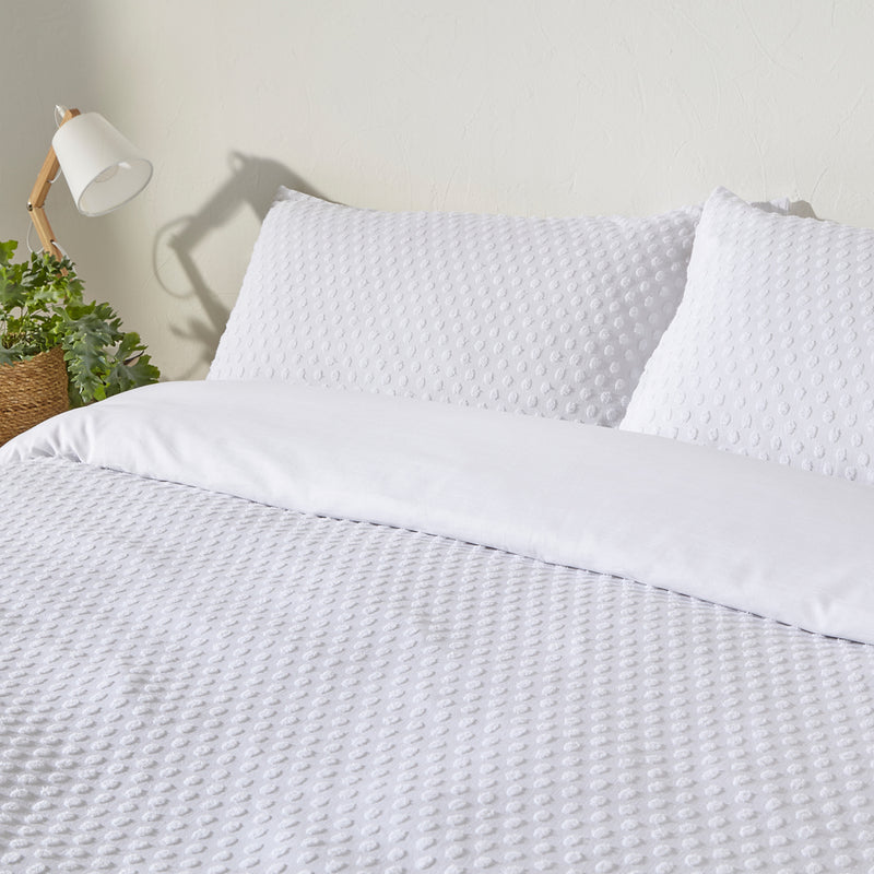 Yard Polka Tuft 100% Cotton Duvet Cover Set in White