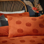 furn. Pumpkin Tufted Halloween Duvet Cover Set in Spice