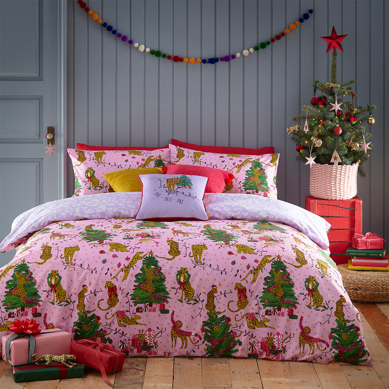 furn. Purrfect Christmas Duvet Cover Set in Pink/Lilac