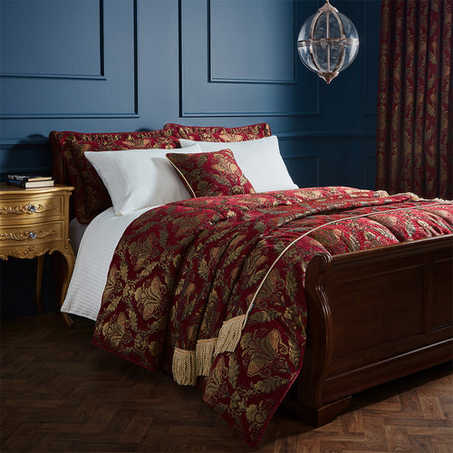 Paoletti Shiraz Bedspread in Burgundy