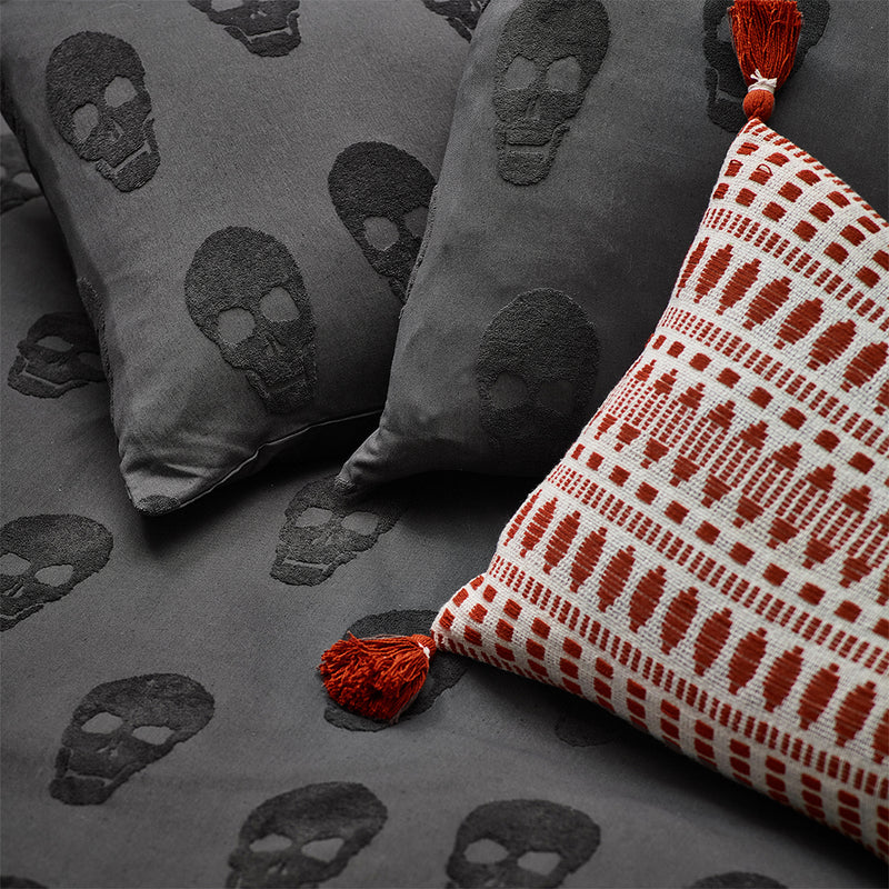 furn. Skulls Tufted 100% Cotton Duvet Cover Set in Charcoal