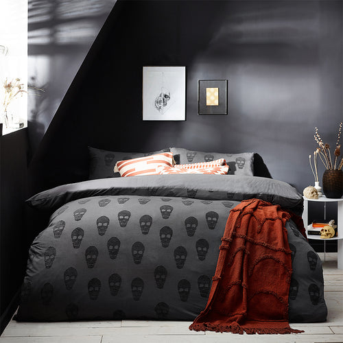 furn. Skulls Tufted 100% Cotton Duvet Cover Set in Charcoal