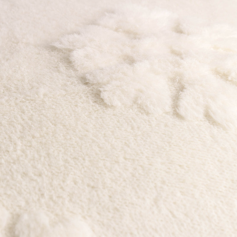  Throws  - Snowflakes Faux Fur Throw Snow White furn.