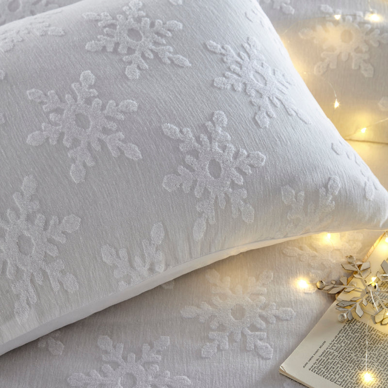 furn. Snowflake Duvet Cover Set in White