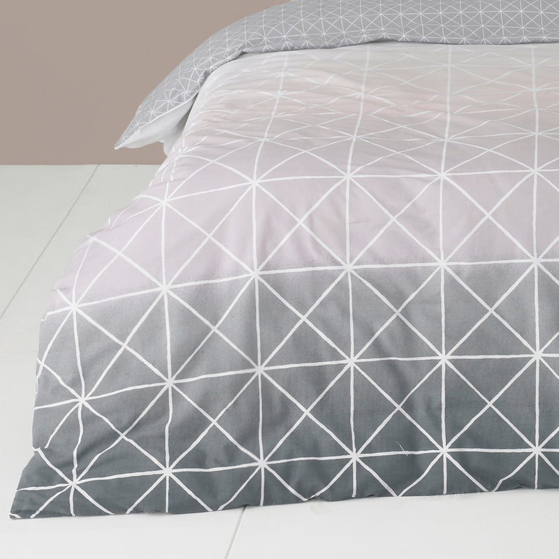 furn. Spectrum Geometric Gradient Duvet Cover Set in Pink